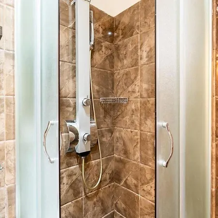 Domus Flaminia With Jacuzzi דירה